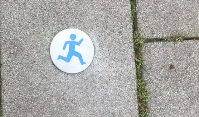 De hardlooproute is goed te volgen via de punaises op de grond.