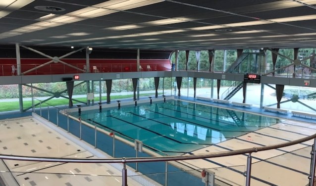 Het fraaie zwembad in het Friendship Sports Centre.