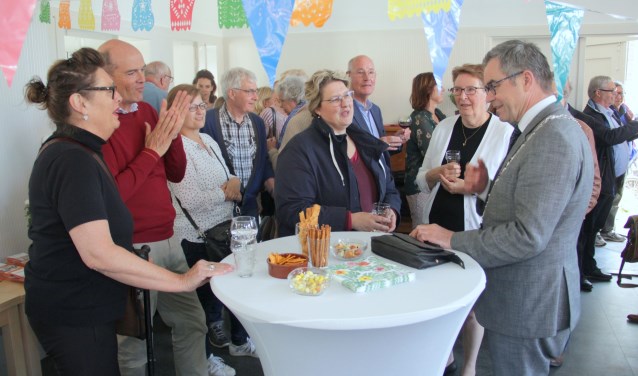 burgemeester Jos Wienen opende het pand voor schuldhulpmaatjes.