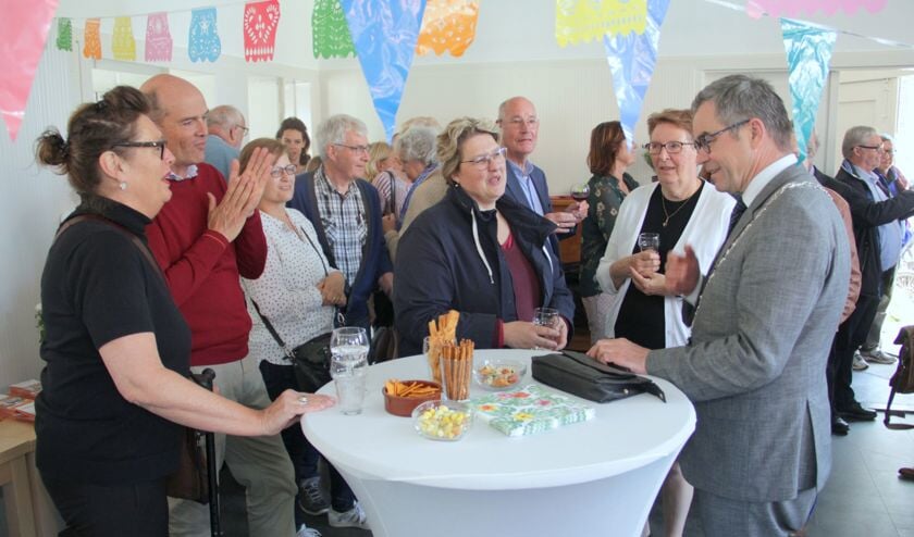 burgemeester Jos Wienen opende het pand voor schuldhulpmaatjes.