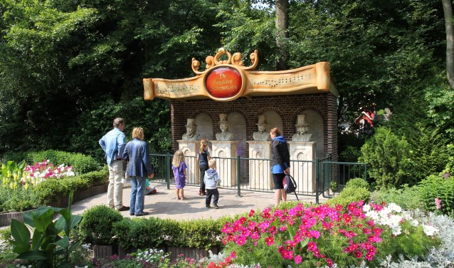 De zingende beelden van Sprookjeswonderland Enkhuizen.