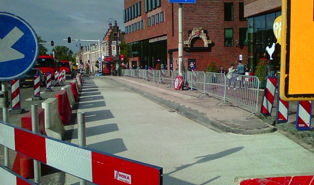 De betonnen vloer is gelegd.