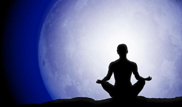 Ervaar de kracht van yoga bij volle maan.