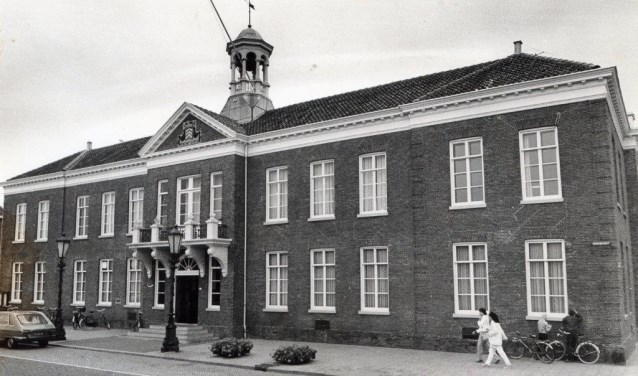 Het voormalige stadhuis aan de Kerkgracht in 1983.
