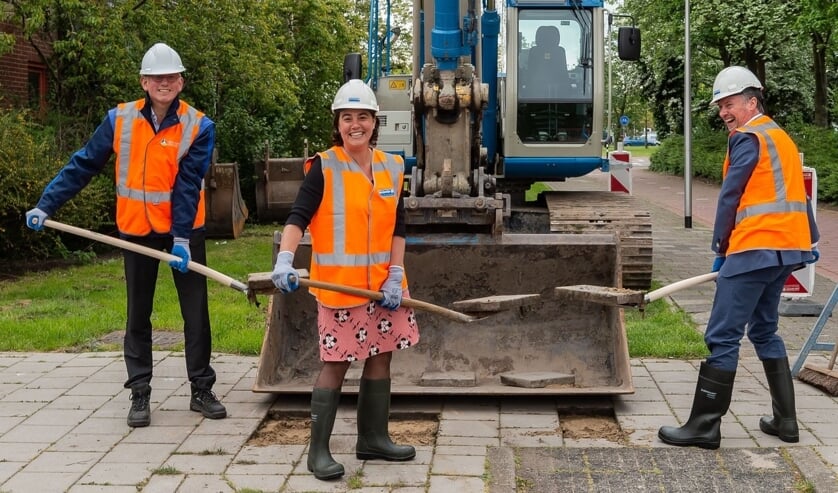 De wethouders en de directeur Stadsverwarming geven het goede voorbeeld.
