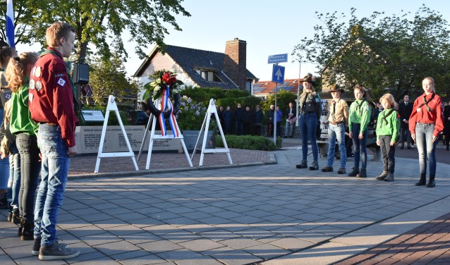 Bij De Stier werd een indrukwekkende ceremonie gehouden in samenwerking met Scouting Langedijk.