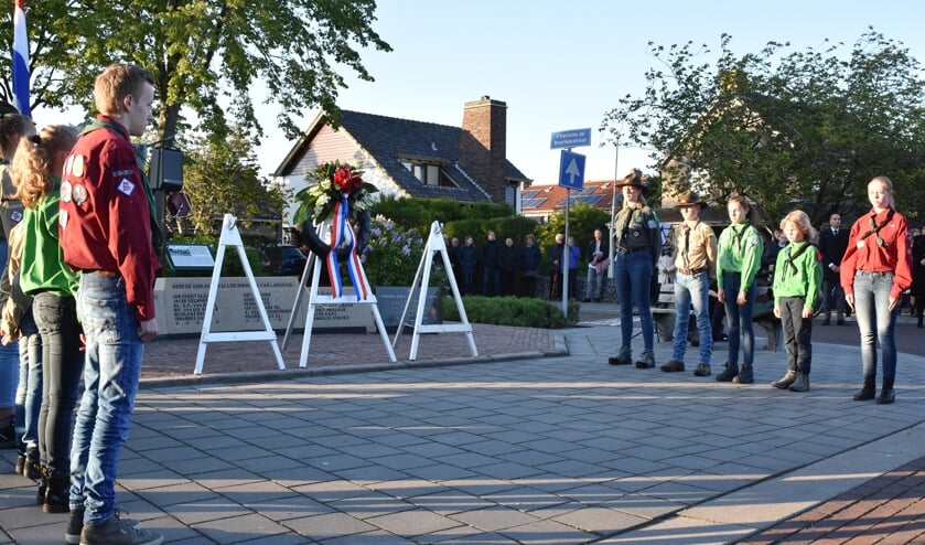 Bij De Stier werd een indrukwekkende ceremonie gehouden in samenwerking met Scouting Langedijk.