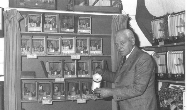De heer Zandwijk,lid van de Kamerzanger in 1974.