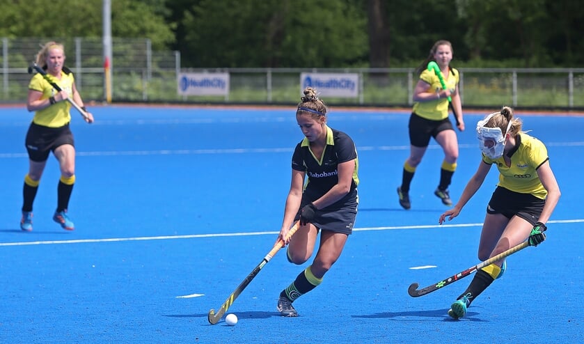 De dames van De Reigers winnen met 3-0 van hekkensluiter Leeuwarden.