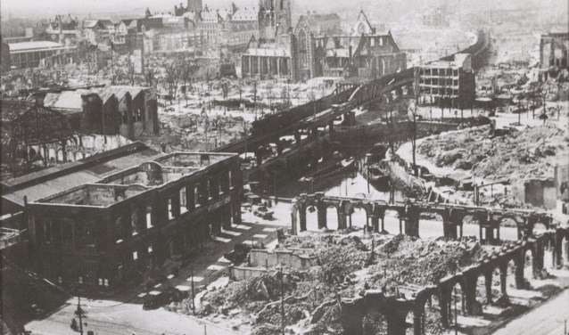 Rotterdam na het verwoestende bombardement op 14 mei 1940.