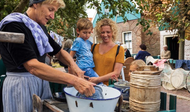 Alle moeders die met een kind naar het Zuiderzeemuseum komen, hebben gratis entree.