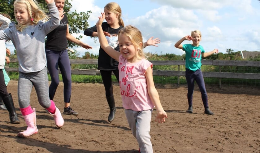 De kinderen gaan rennen om een nieuw dak te bekostigen.