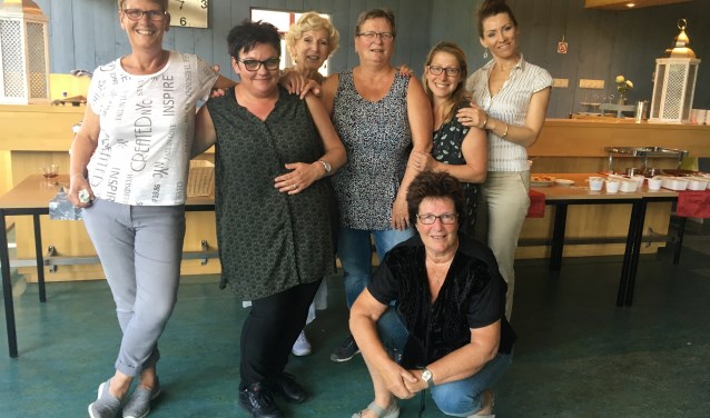 Een team van enthousiaste vrijwilligsters heet de gasten van harte welkom.