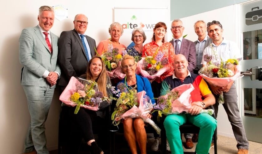 De nieuwe Cliëntenraad Halte Werk, met vlnr, bovenste rij: Paul Verbruggen (wethouder Alkmaar), Marcel Reijven (wethouder Langedijk), John van den Oord, Marieke Koudstaal, Annelieke Bosdijk, Bert Fintelman (wethouder Heerhugowaard), Jack Rutten (Management Halte Werk), Adem Yuksel. Onderste rij: Jitske Piepenbrink, Willy Smit-Schoon, Nico Wester.