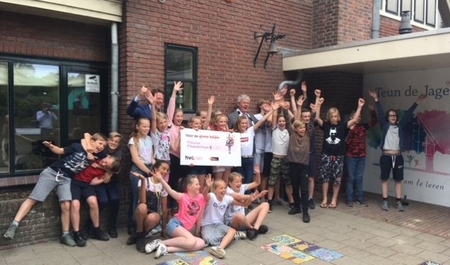 Basisschool Teun de Jager in Schoorl werd grote winnaar van de scholenwedstrijd van HVC.