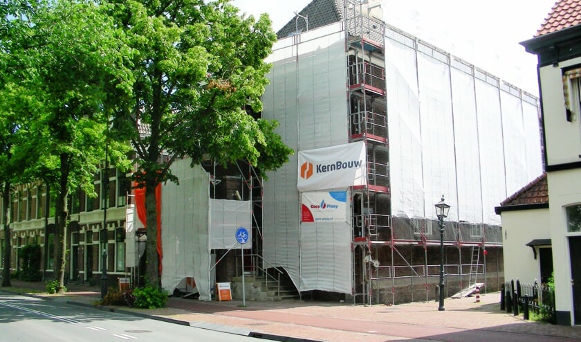 De restauratie is begonnen.