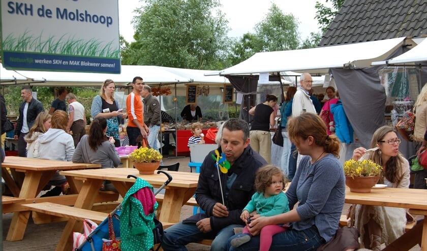 Ruik, voel, proef, kijk, luister en beleef de Blokweermarkt.