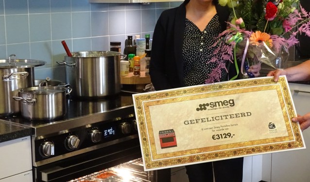 Jacqueline Nieuwenhuijse wint nieuw fornuis voor Ontmoetingsdiners