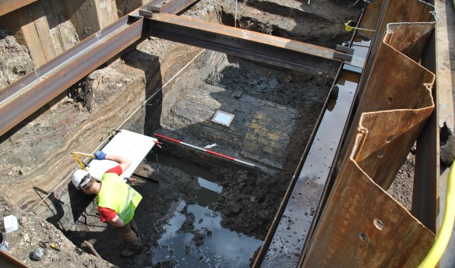De keersluis in Den Oever: hier werd een spectaculaire archeologische vondst gedaan.