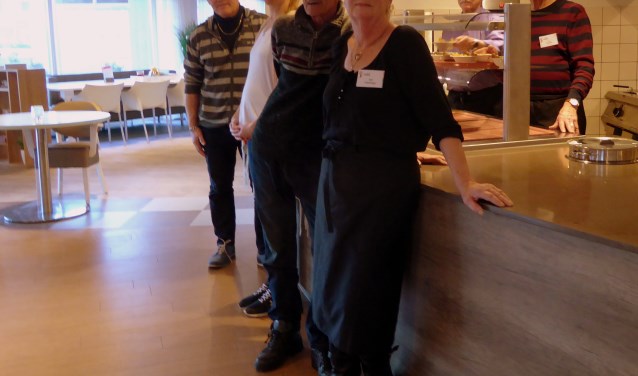 Van rechts naar links:Vooraan Aaf Vaars, Herman Vaars, Mirella Paans, Fred DuinenveldAchter staat Cor van der Spek en Hans Leenaards.