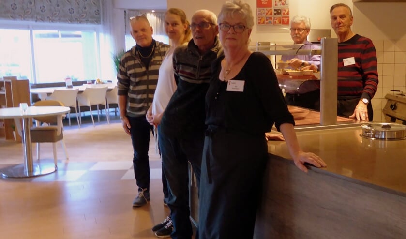 Van rechts naar links:Vooraan Aaf Vaars, Herman Vaars, Mirella Paans, Fred DuinenveldAchter staat Cor van der Spek en Hans Leenaards.