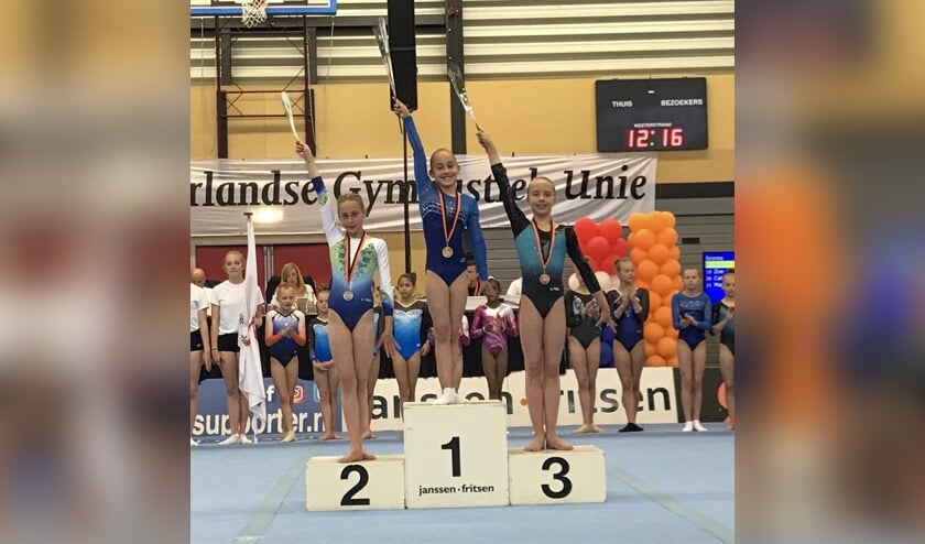 Merel Winder op het podium.