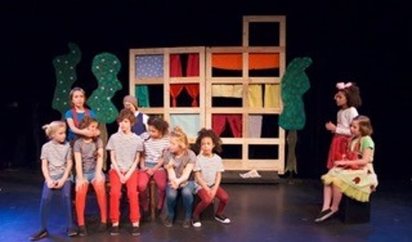 De musicalklas 7-9 jaar in de voorstelling Pluk en Aagje van Theater MUS eerder dit jaar.