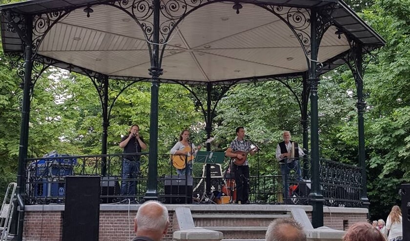 6 juli: Zaanfolk in het Wilhelminapark.