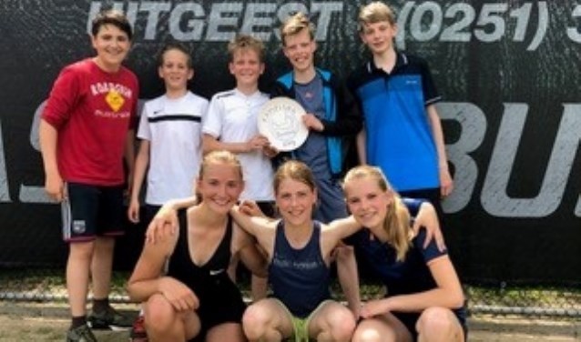 Gemengd 2 bestaat uit (vlnr): Thierry, Mats, Sven, Milan, Thomas, Viggo (niet op de foto), Sanne, Renske en Yelina.
