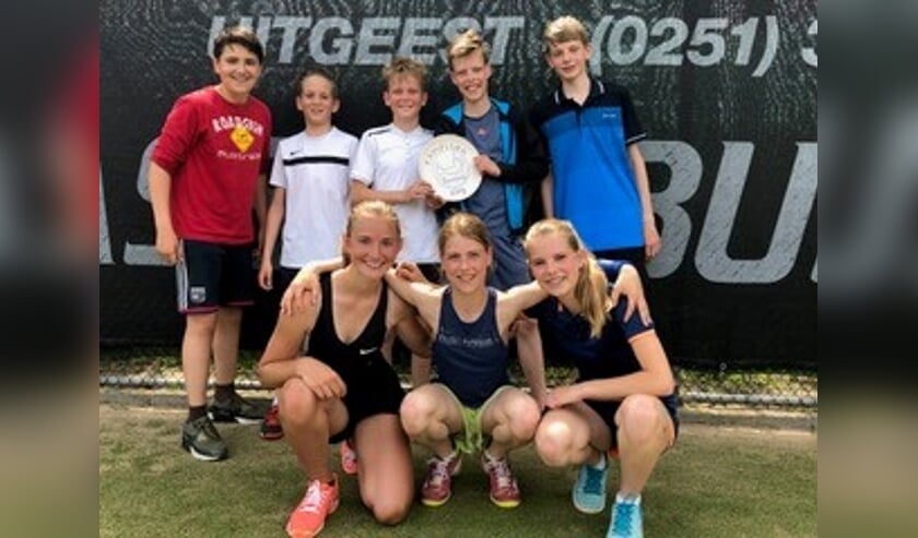 Gemengd 2 bestaat uit (vlnr): Thierry, Mats, Sven, Milan, Thomas, Viggo (niet op de foto), Sanne, Renske en Yelina.