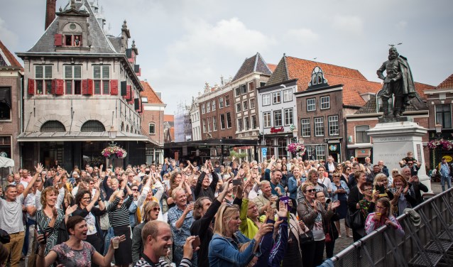 Publiek kan onder andere op de Roode Steen genieten van diverse optredens.