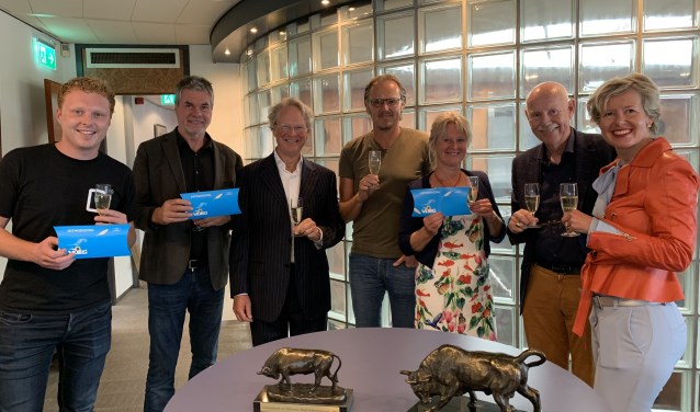 De jury en genomineerden: V.l.n.r. Martijn Apeldoorn, Simon Loerakker, Dick Winkelhuis, Patrick Oud, Gitta Klopper, Henk van Hylckama Vlieg en Elske Doets.