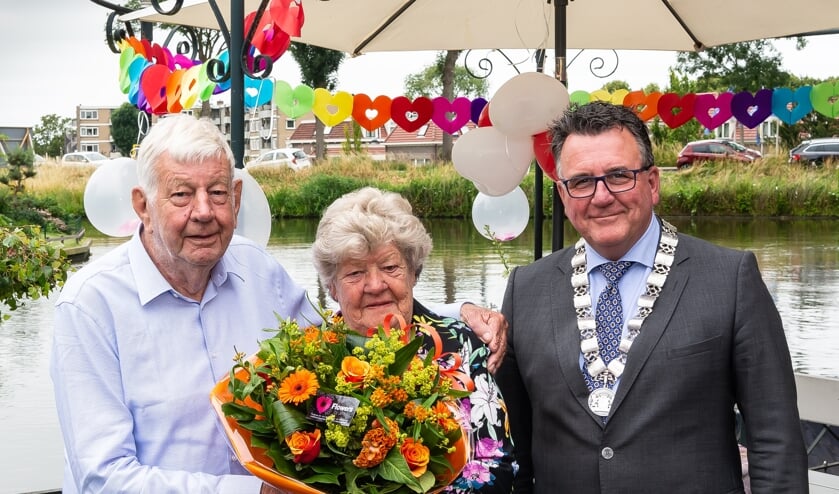 Het paar werd verblijd met de komst van locoburgemeester Mario Hegger.