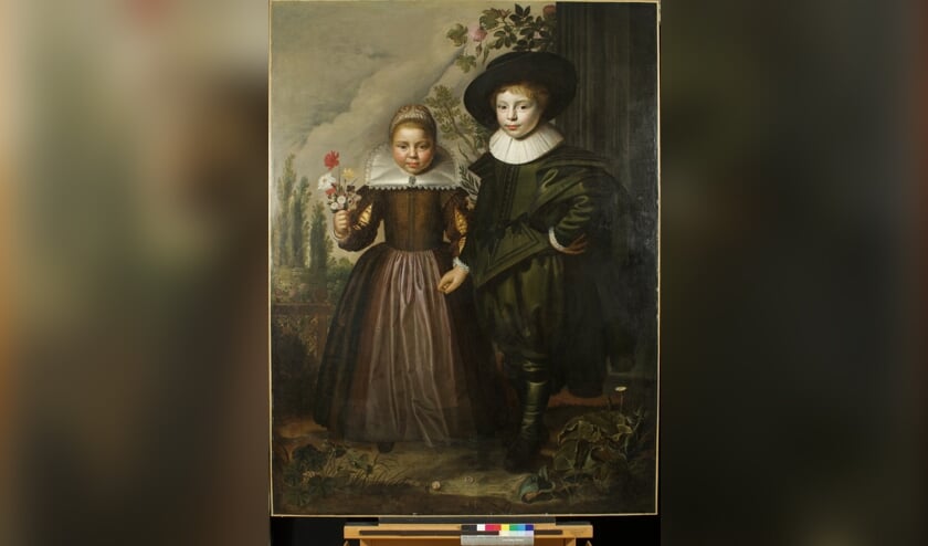 Het zeventiende-eeuwse schilderij van een jongen en een meisje in een gefantaseerd tuinlandschap.