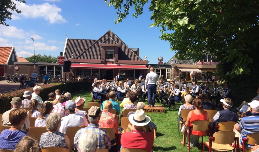 Het familieconcert op het grasveld voor De Plataan is de afsluiter van het seizoen van muziekvereniging St. Caecilia.
