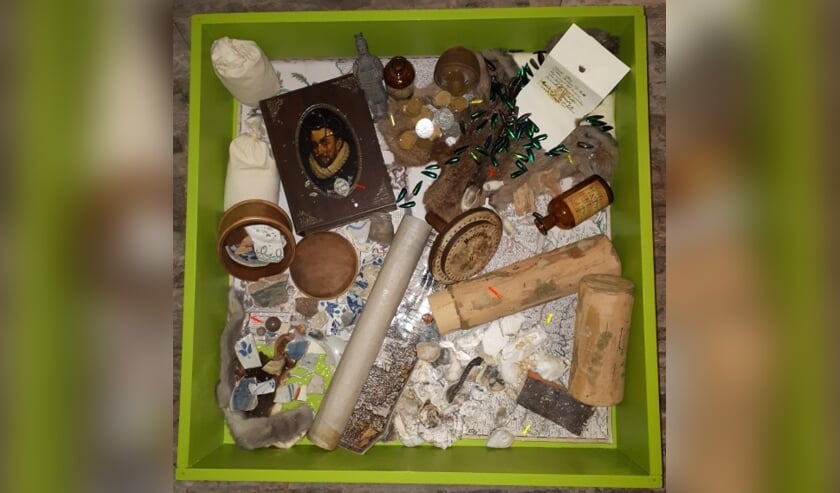 Door op onderzoek in het museum te gaan en de cijfercodes te kraken ontdekken bezoekers het geheim van Cees.