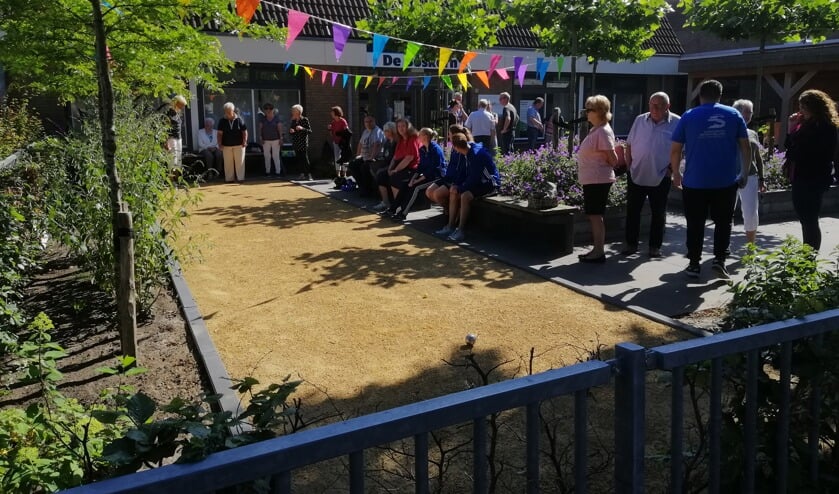 De nieuwe jeu de boules baan is geopend en kan gebruikt worden tijdens openingstijden én daarbuiten.