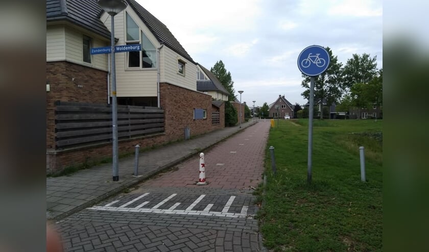 Het fietspad Woldenburg waar bromfietsers graag gebruik van maken, omdat deze route voor hen sneller is.