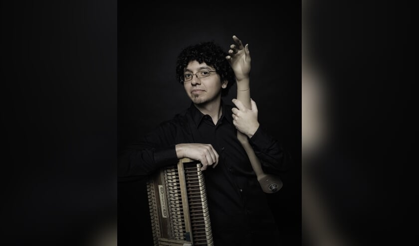 Alex Ramírez speelt samen met Alina Holender onder meer werk van Beethoven.