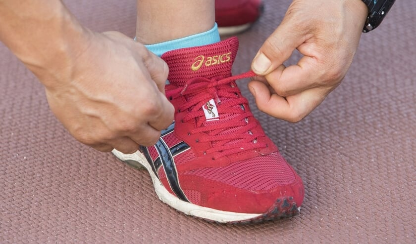 De hardloopschoenen mogen aan voor de Crossrun langs de A9.