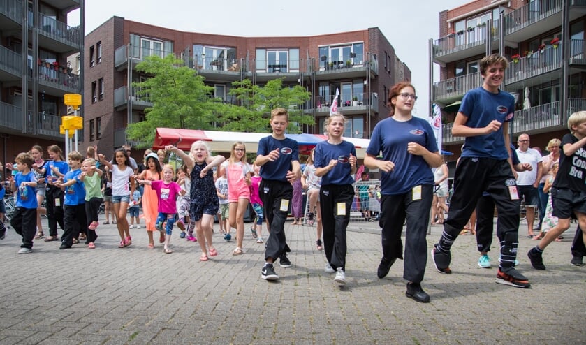 Op verschillende plekken van het winkelcentrum zijn de verenigingen actief.