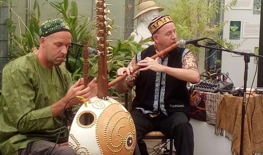 Het duo Paradiya.