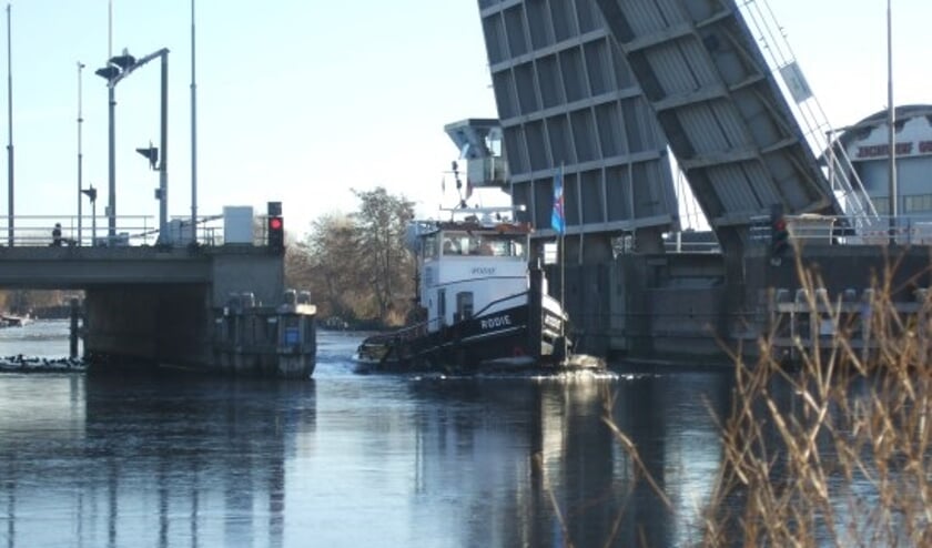 Bruggen in Noord-Holland zoals deze bij Aalsmeer worden deze zomer op aangepaste tijden bediend.