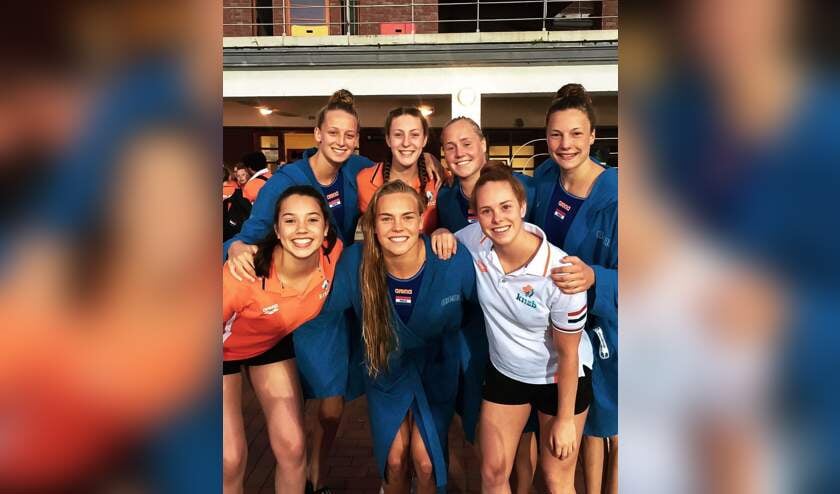 Achterste rij (links naar rechts): Maartje Keuning, Jessie van der Kamp, Kitty Lynn Joustra, Ilse Koolhaas.Voorste rij (links naar rechts): Emma Soffner, Bente Rogge, Maud Koopman.
