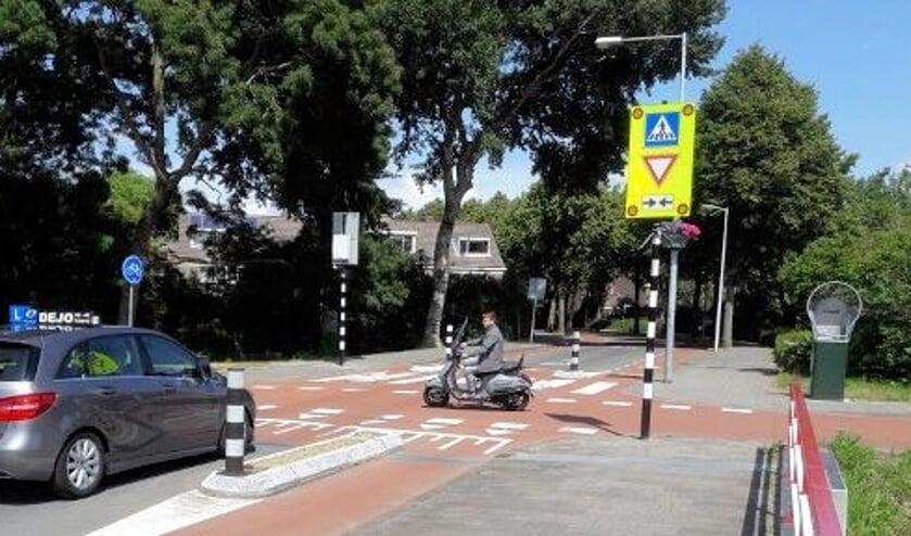 De onveilige oversteek op de Rekerdijk is aangepakt.