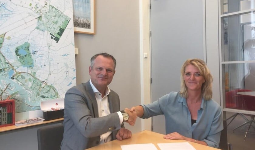 Wethouder Gerard Slegers en regiodirecteur Petra Schut