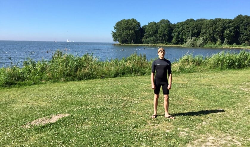 Nikko dook het water bij Hoorn alvast in tijdens een clinic.