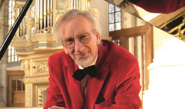 Sander van Marion, 60 jaar muziek,- de 'Nestor' aan het orgel.