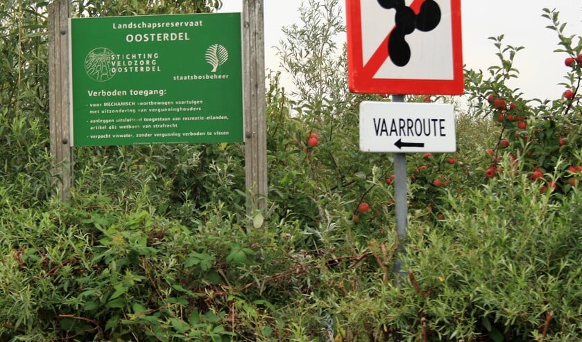 In de Oosterdel ben je met een motorisch aangedreven vaartuig alleen welkom als je een persoonsgebonden vaarpas hebt.