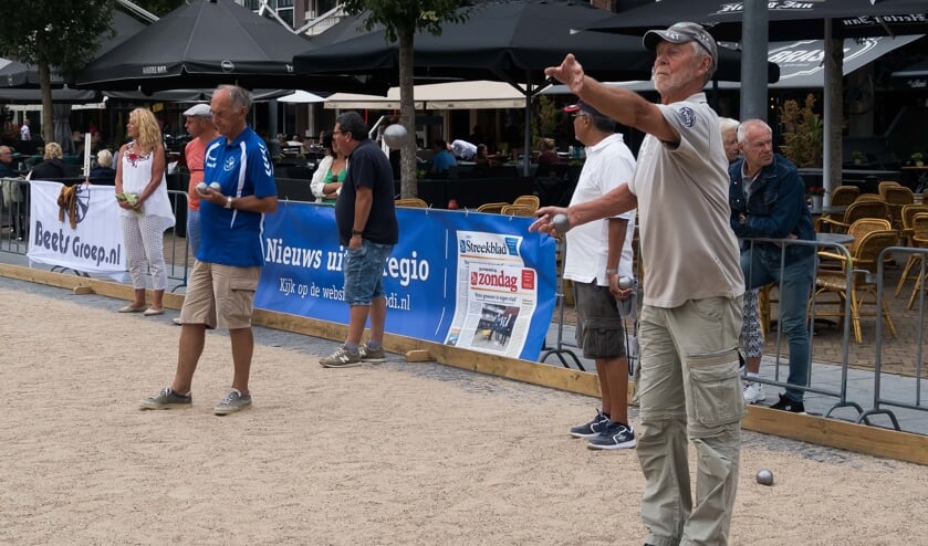 Volop concentratie bij een van de deelnemers aan het toernooi van vorig jaar.